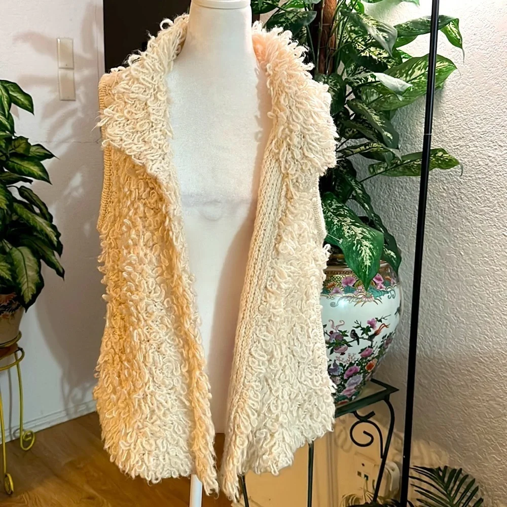 Mossimo cream knit vest size M